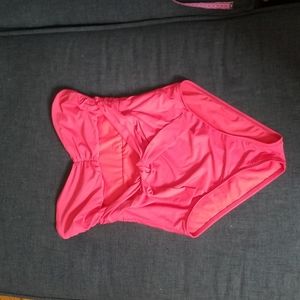 2/$25 or 3/$30 Gianni Bini Red Tie Front Cut Out Bandeau SzL